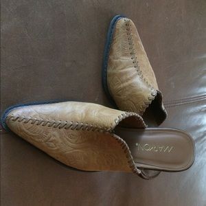 Embossed leather mules